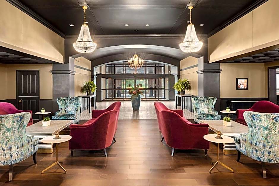 The Highlander Hotel lobby and lounge
